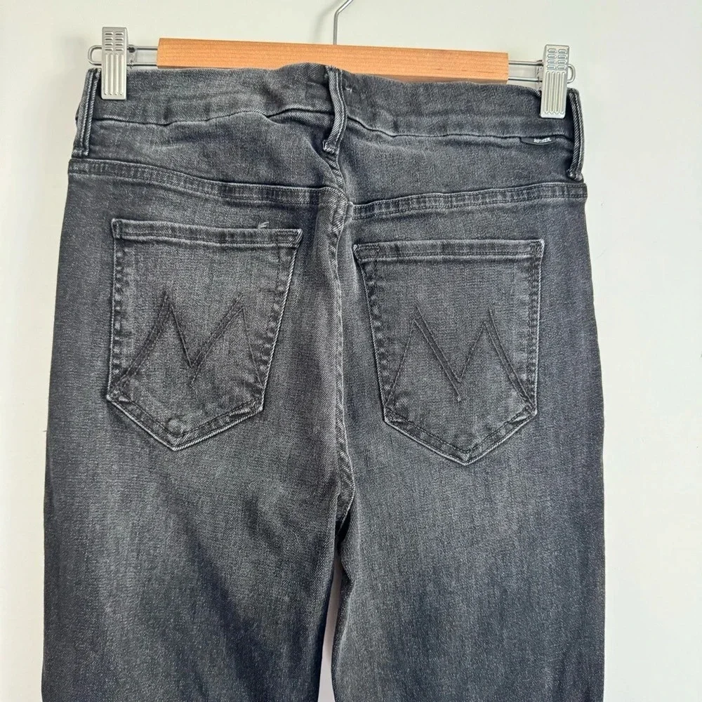 MOTHER High Waisted Looker Ankle Fray in night hawk Size: 27